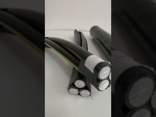 Cable aéreo del paquete de ABC con el conductor del alumbrado público